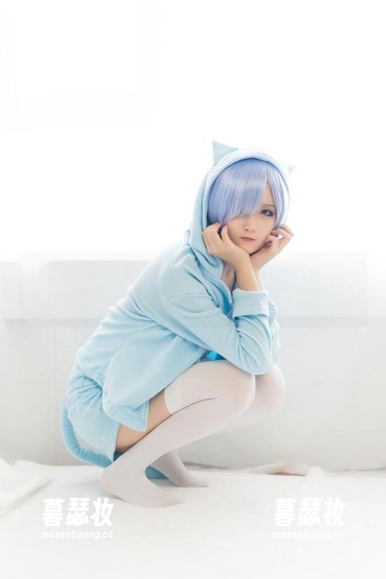 Akisoso秋楚楚的制服美图：下载轻松带回家，谁还在追求“高大上”呢？