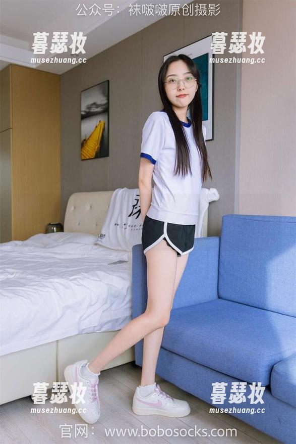 BoBoSocks袜啵啵 - 空姐制服私拍图集，稚予变身航线上的小精灵，哈哈