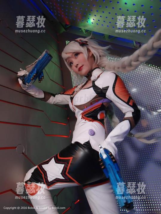 BoLoli菠萝社-Barbie可儿 BoLoli菠萝社 - Barbie可儿的私拍,牛仔裤变成了陪聊的好对象,太有趣了!