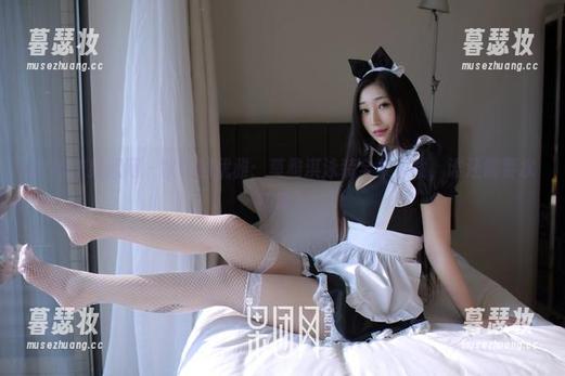 GIRLT果团网-莫雅淇 GIRLT果团网 - 水中的优雅:莫雅淇泳装全集下载,谁还需要水花呢?