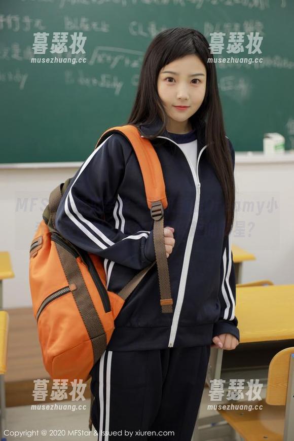 MFStar模范学院-Dreamy小乔 MFStar模范学院 - 壁纸版的Dreamy小乔与圣诞树,谁才是最闪耀的明星?
