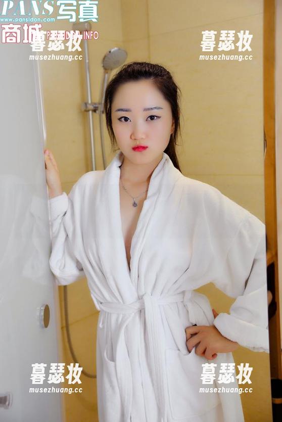 PANS写真-诗诗 PANS写真 - 写真里的诗诗,看似平常的校服竟能如此撩人心弦