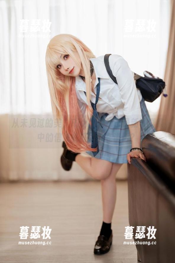 从未见过的美，Rioko凉凉子最新写真集中的信浓礼服好像在讲话？