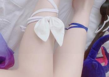 Seele麦麦的皮衣写真——皮衣与空气共舞的微妙图集