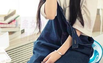 TouTiao头条女神 - 信悦儿的姐姐写真：图库中的轻松一瞥