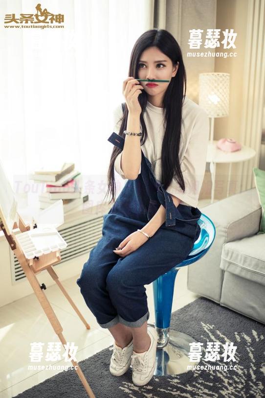 TouTiao头条女神-信悦儿 TouTiao头条女神 - 信悦儿的姐姐写真:图库中的轻松一瞥