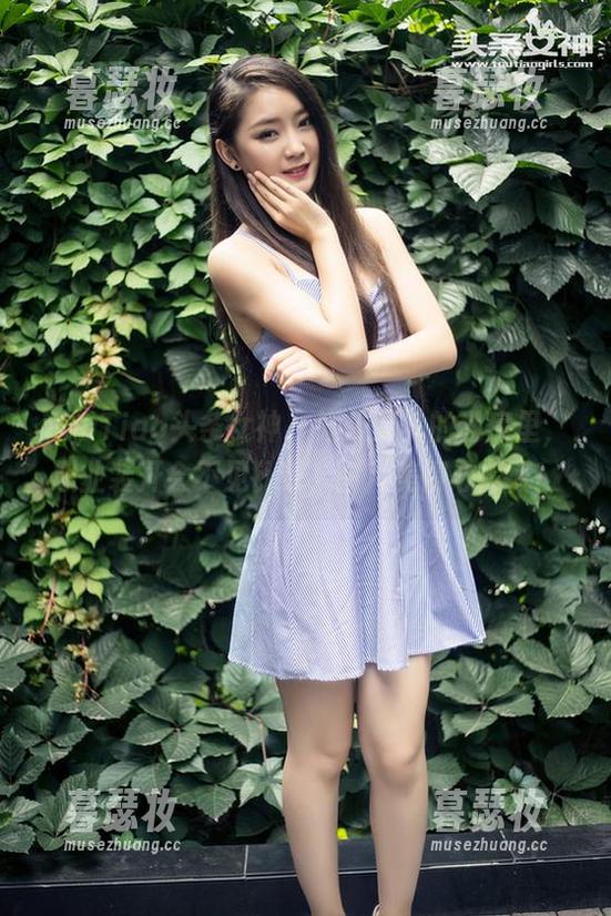 TouTiao头条女神-娜依灵儿 TouTiao头条女神 - 娜依灵儿的私房里,职业装开会不见针线,图片美得心慌慌!