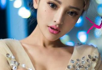 UGirls尤果网 - 王幼贞丝袜合集，翻篇的每一页都让我想到了那些随风而过的夜晚，满是期待…。