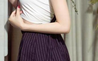 UGirls尤果网 - 双人写真集中的谭晓彤：被脸就够了，谁在乎背景？