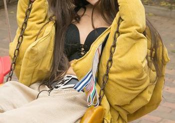 UGirls尤果网 - 精选阿依努尔瓦娅美足写真：这姿态，你确定不想多看几眼？