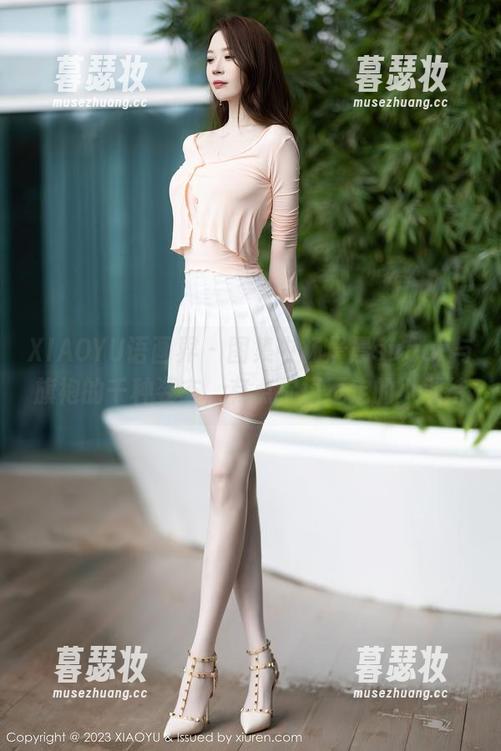 XIAOYU语画界-杨晨晨sugar XIAOYU语画界 - 图集中杨晨晨sugar与旗袍的千种姿态,有点捉摸不定的小期待
