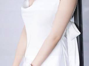 XIAOYU语画界 - 想和王馨瑶yanni的美脚有个近距离？下载她的作品集，拆盲盒吧！