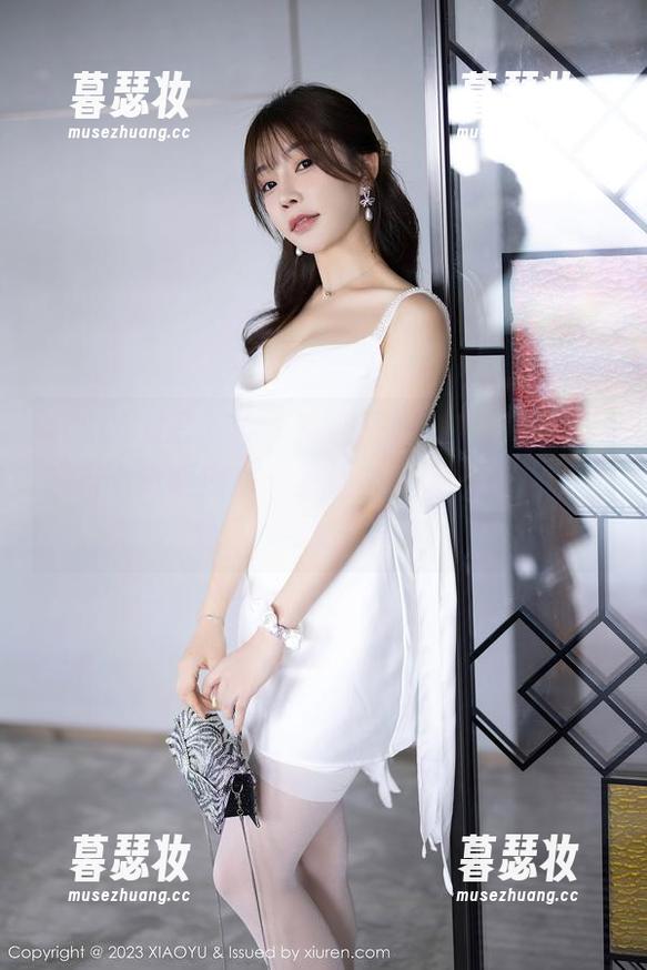 XIAOYU语画界 - 想和王馨瑶yanni的美脚有个近距离？下载她的作品集，拆盲盒吧！