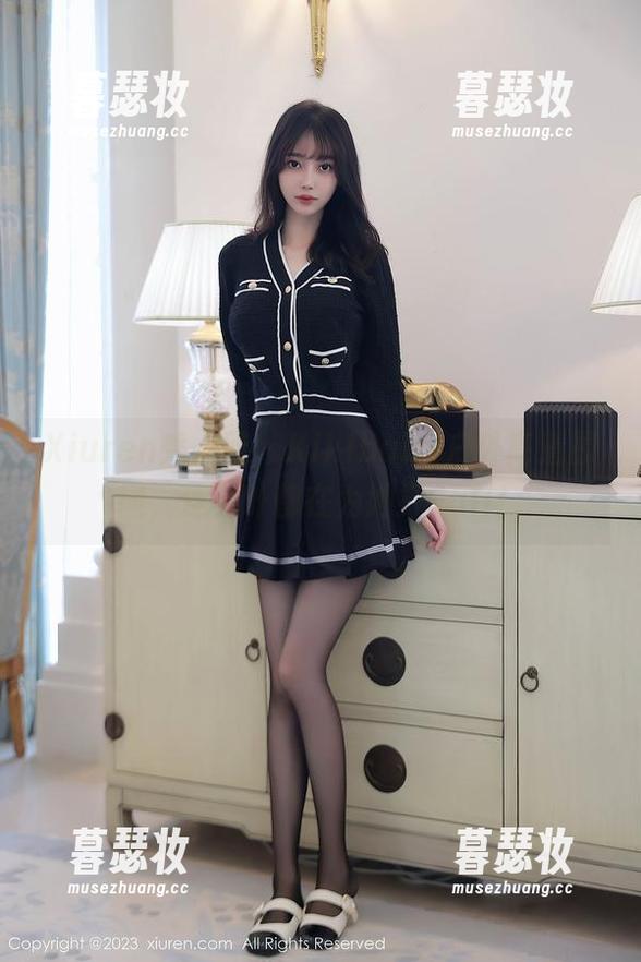 Xiuren秀人网-Kikibaby Xiuren秀人网 - Kikibaby户外高清原图,连树叶都在为她打Call!