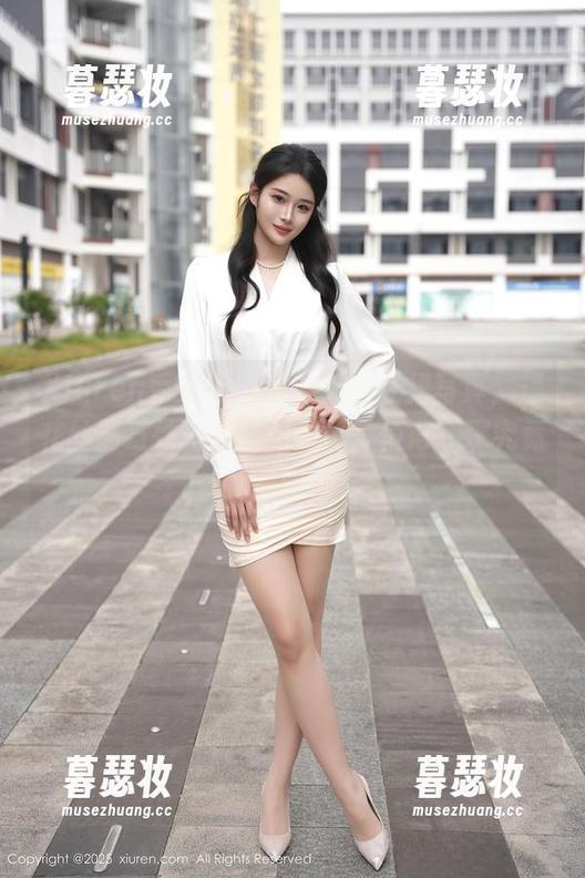 Xiuren秀人网-李七喜 Xiuren秀人网 - 李七喜的红裙写真,提花丝绸与性格的鲜艳对比,值得一探究竟哦