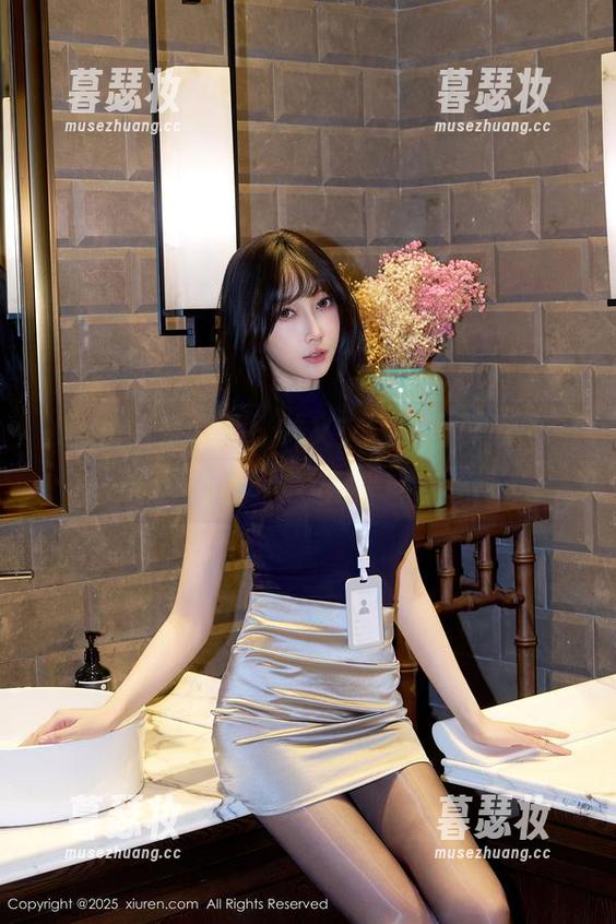 Xiuren秀人网-林文文 Xiuren秀人网 - 林文文短裤写真集,一条裤子能有的底气,真让人意外。