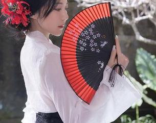 Xiuren秀人网 - 在高清细节中窥探，白微Sera的裤里丝作品让人难以移开眼睛。