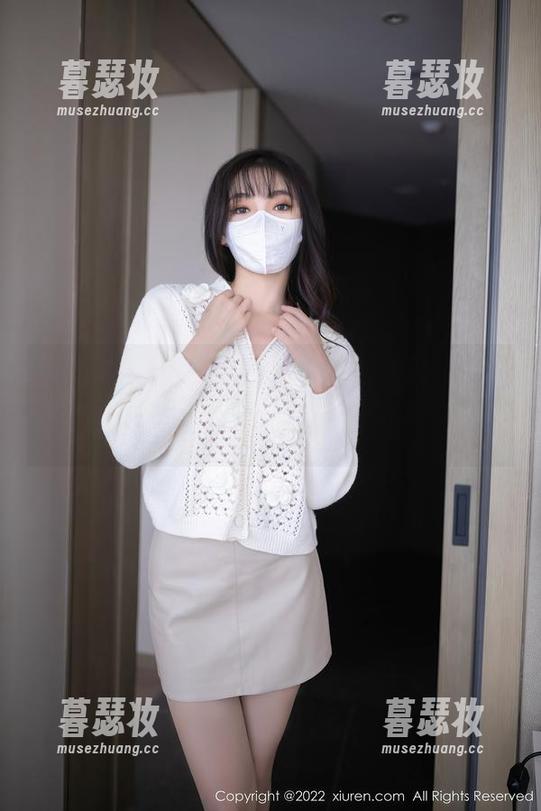 Xiuren秀人网-舒林培 Xiuren秀人网 - 舒林培的油亮套图:踩着高跟鞋走在光滑路面上,别担心摔倒哦。