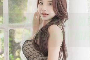 想要高跟鞋的力量？Zzyuri的免费资源让你像女王，却得小心地下的拌脚石。