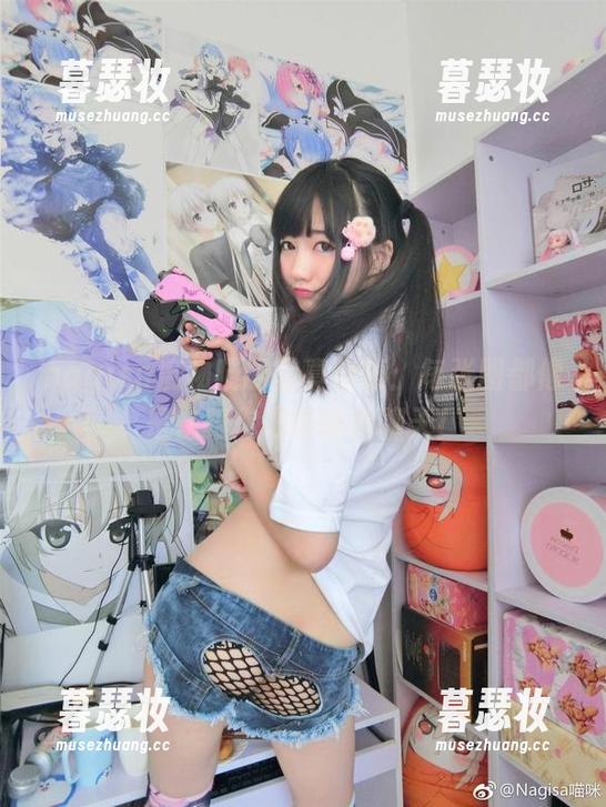 nagisa魔物喵 nagisa魔物喵的写真合集:每张图都像是在跟你喵喵喵地聊天!