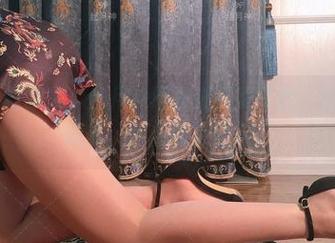微密圈 - 新图集，丝月神用美脚征服了我，这画面...不说了，留点想象空间。