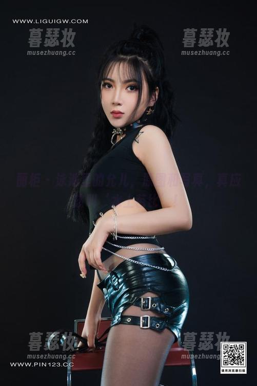 丽柜-允儿 丽柜 - 泳池里的允儿,原图和写真,真应该叫‘水上芭比’!