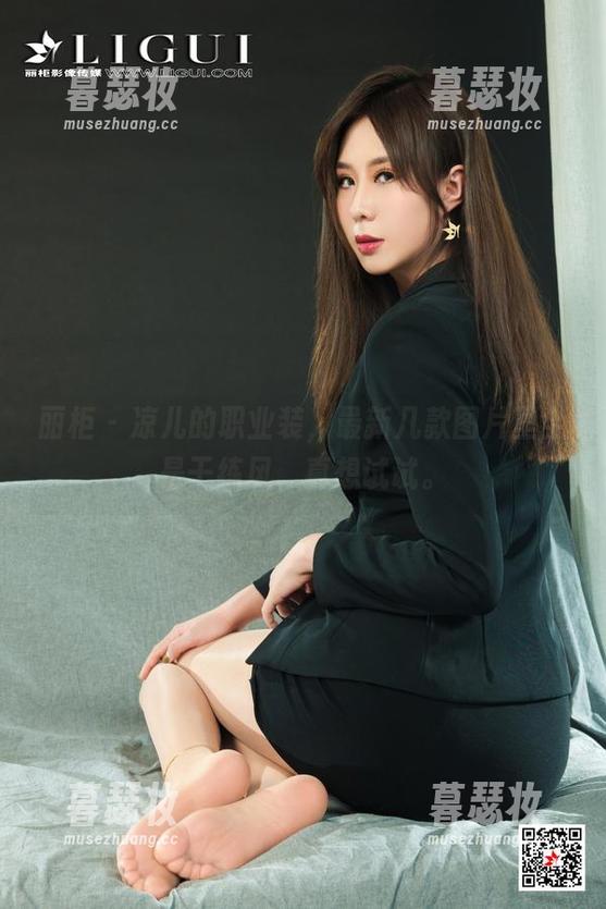 丽柜 - 凉儿的职业装，最新几款图片里全是干练风，真想试试。
