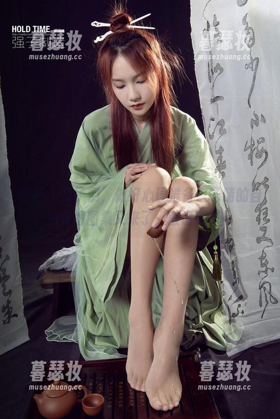 丽柜-子晴 丽柜 - 孩子们,做好心理准备!子晴的自拍美图图集又来了,敬请期待!