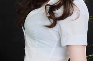 丽柜 - 白云的自拍舞台：拍得很美图，衣服却恰好不合身！