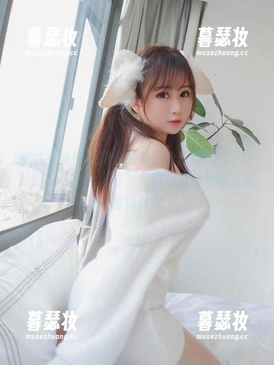 依依超级懒 依依超级懒的海边图集:分享她OUTFIT后面的“场外大片”,总是意外好玩儿的海风吹碰