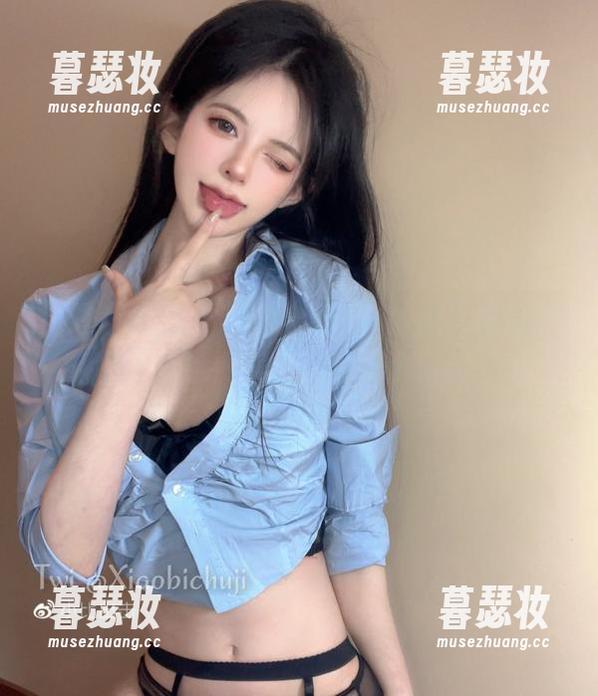 倦倦喵 白睡衣里倦倦喵的样子,私拍照片里恰好是“随意而美好”的那个定义。