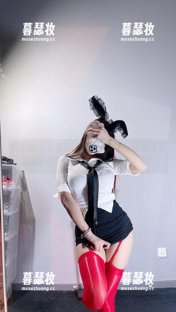 兔宝妮to 微密圈 - 兔宝妮to的女王感觉,图集资源就像被茧包裹,想要逃出又舍不得!