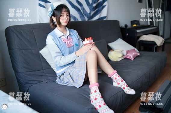 兔玩映画的私房图包，旗袍萝莉，明明可以穿得优雅却偏偏走卖萌路线。