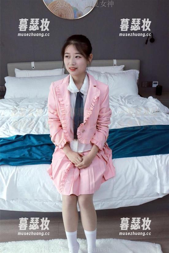 初夏女神-依依 初夏女神 - 依依的和服图集:一组炫花让你眼晕,和服组合技惊四座,也是偶尔来点日式甜蜜呢!