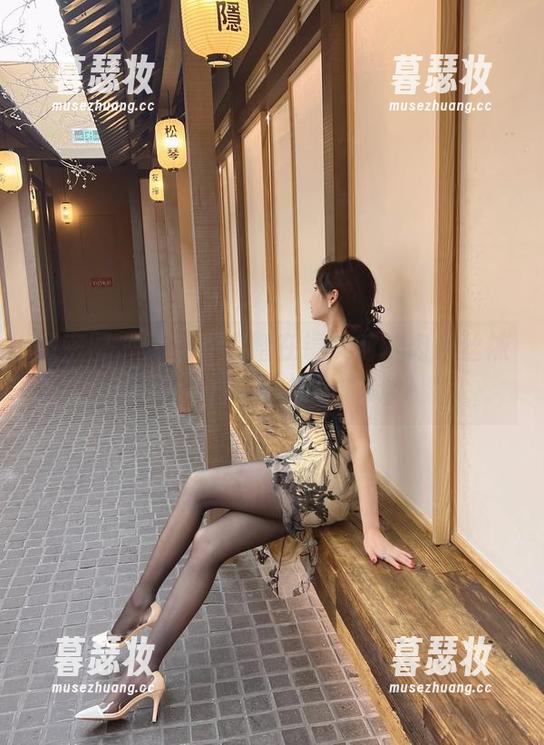周妍希 微密圈 - 周妍希磨蹭在镜头前的肉色丝袜,这照片有种抓心的微妙