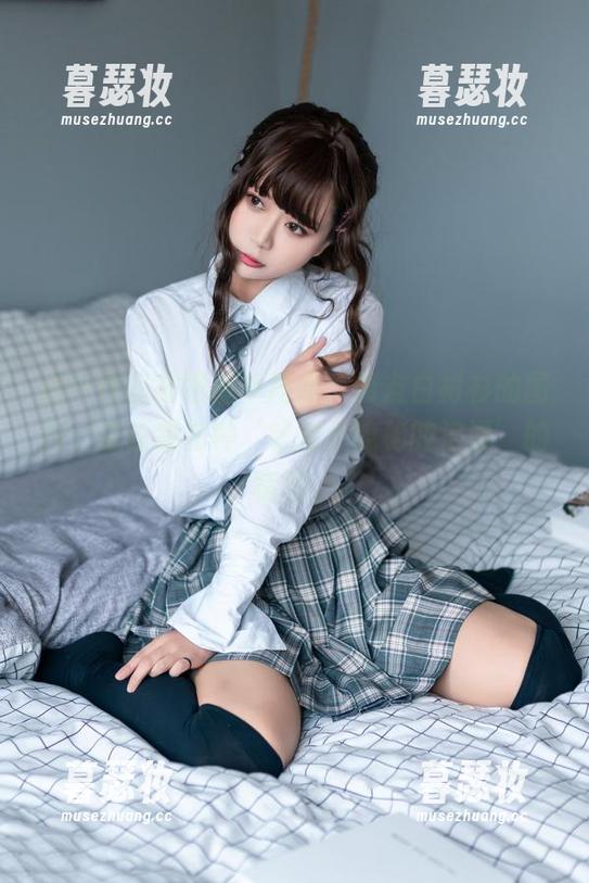 喵糖映画 这一作品在喵糖映画里,男友白衬衫的图片,总让我有种‘针对于隐秘的浪漫’的错觉。