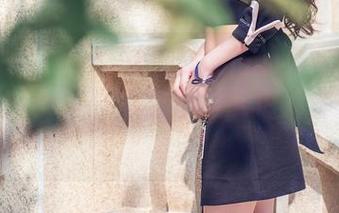 头条女神 - 在高跟鞋里发生的勇气：杨曼妮的图片分享，走出舒适区也是要摔跤的！
