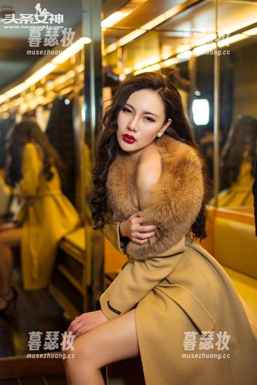 头条女神 - 套图在手，裤里丝里情，蔡楠的最新分享，快来减压吧！