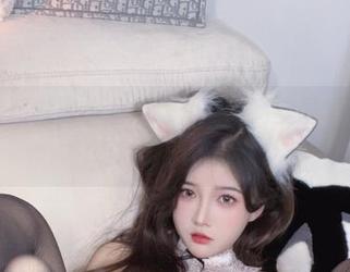 哦，转眼就被小小奶瓶儿的高清美图吸引，透明的样子真妙。
