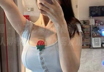 微密圈 - 小玉吃果冻的高清写真，哈哈，策划人得考虑一下我的男友观察能力了！