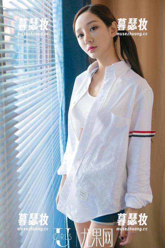 尤果网-李颜儿 尤果网 - 在李颜儿的白衬衫里,观看她是怎么把‘随意’穿成‘优雅’的!