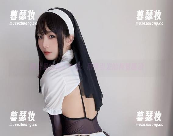 布丁大法 照片里的布丁大法:吊带引发的视觉骚动