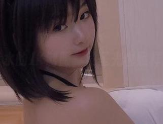 是青水的JK制服，没圣光也照样出彩