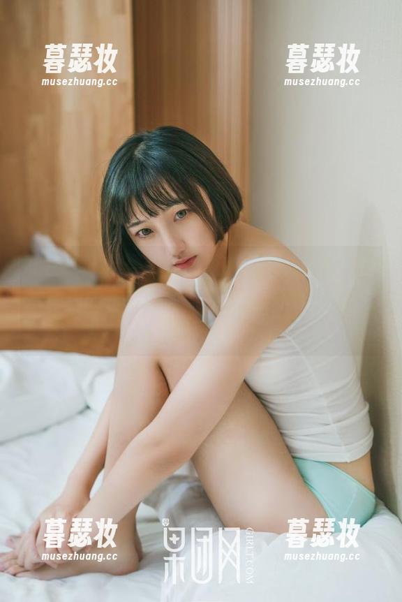 果团网-莫雅淇 果团网 - 这黑白作品里的情感,莫雅淇在线展现的方式也太抓心了吧,简直是一个宝藏。