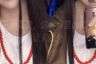 向楚楚子w致敬，这份裤里丝的写真图册让人意外