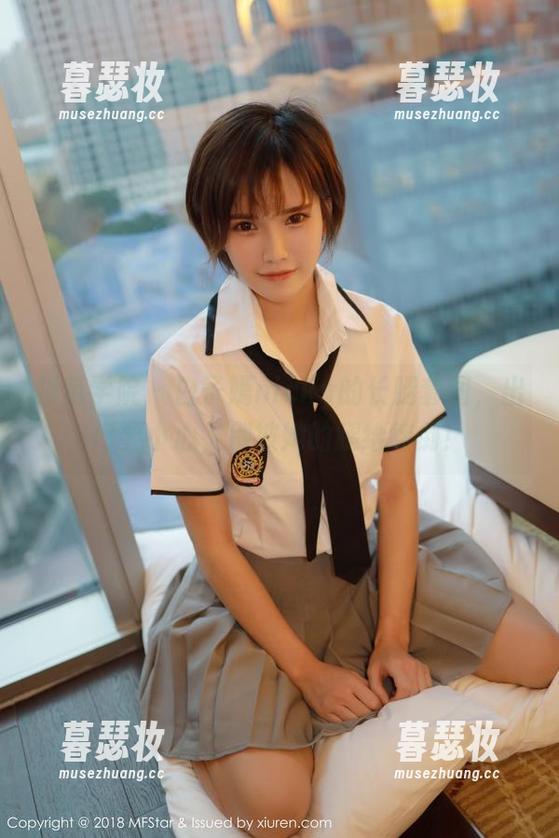 模范学院 - 白子嫣nicky的长腿套图，出门要小心，别被她的腿给绊倒！