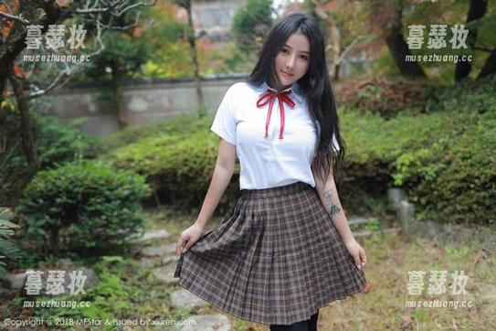 模范学院-陈小诺Niki 模范学院 - 毫无顾忌的陈小诺Niki,在泳池无圣光下玩起套图创意大作战!