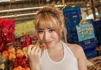 爱丝 - 若兮用眼镜练成了绝世武功，没想到同时也在耍帅，图片分享给你好看！