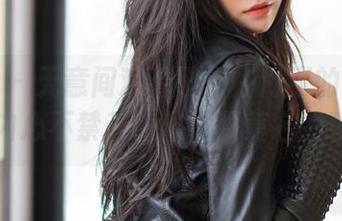 爱蜜社 - 无意间观看了格格污巫的油亮写真，内心不禁升腾出一股莫名的乐趣？