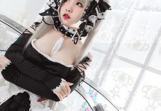 猫田圣奈奈最新图包，爱宕泳装天真无邪，夏日氛围满溢。